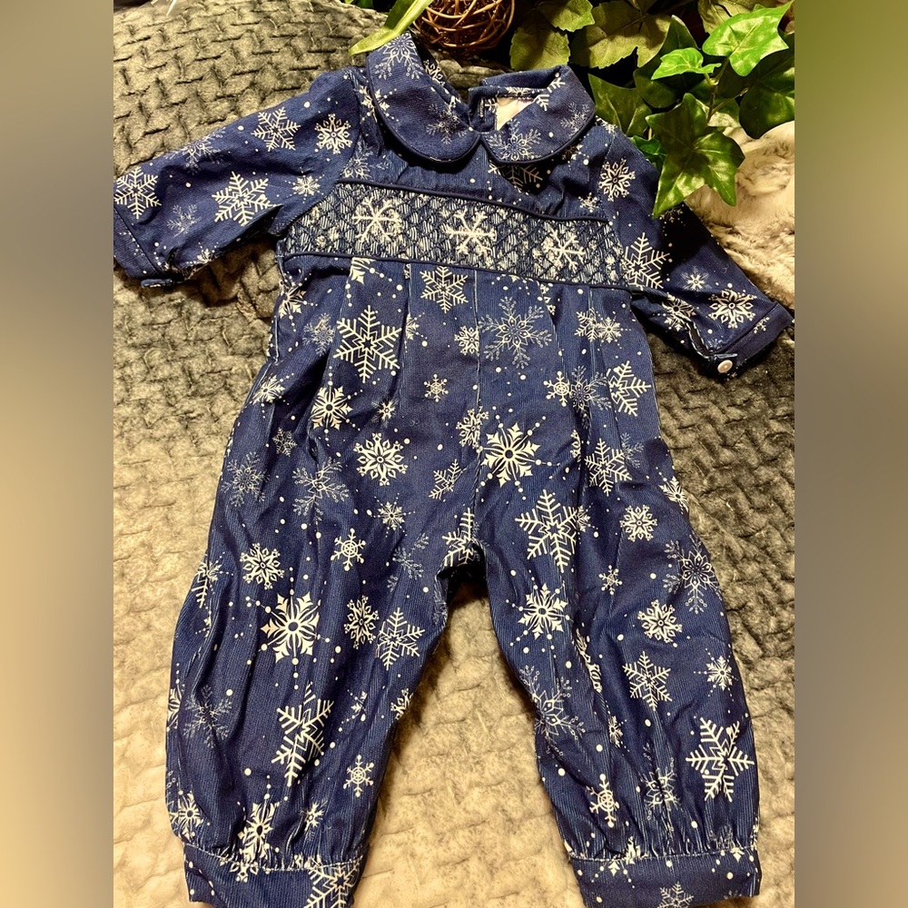 So cute SMOCKED FROCKS Blue and white Romper Balloon Jumper Romper for her SZ 3M